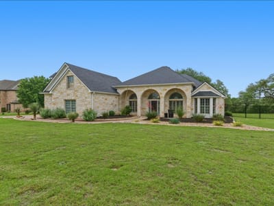 Living area at 200 Colonial Affair - 4 bed 3 bath home