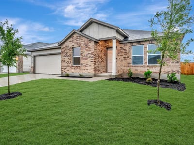 Living area at 20000 Schatz WAY - 3 bed 2 bath home