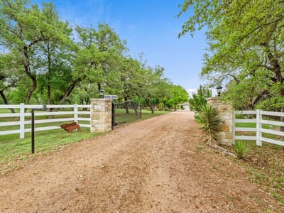 Living area at 201 Shady Oaks Trl - 3 bed 2 bath home