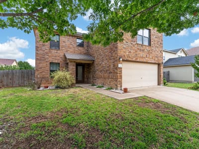 Living area at 204 Lauren Loop - 4 bed 2 bath home