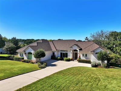 Living area at 209 Overlook Ct - 4 bed 3 bath home