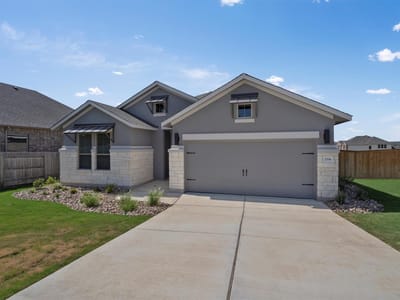 Living area at 216 Scenic Hills Cir - 4 bed 3 bath home