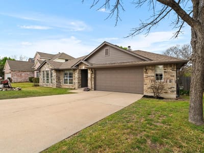 Living area at 2203 Four Hills Ct - 3 bed 2 bath home
