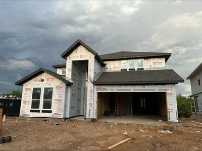 Living area at 224 Amber Oak Ln - 5 bed 4 bath home