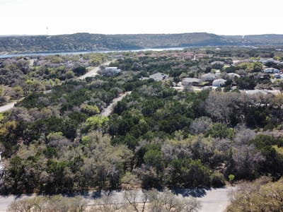 Living area at 2304 Newton Dr - Highland Lake Estates Sec 30, Lago Vista, TX