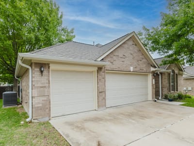Living area at 2312 Speidel Dr - 4 bed 2 bath home