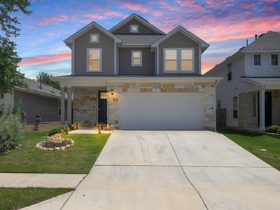 Living area at 232 Stone Canyon Dr - 5 bed 2 bath home