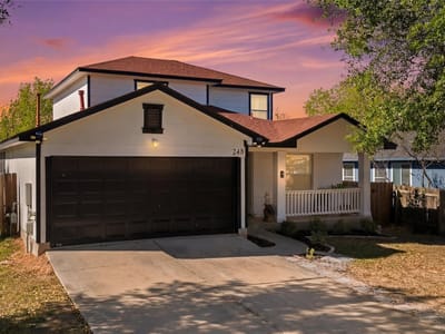 Living area at 248 Endeavour - 4 bed 2 bath home