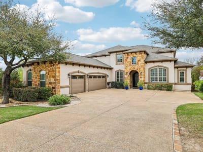 Living area at 2533 Livenza Pl - 5 bed 4 bath home