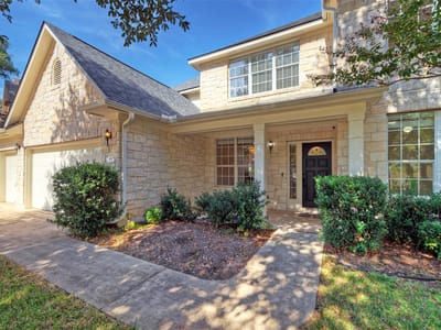 Living area at 2616 Henley Dr - 6 bed 4 bath home