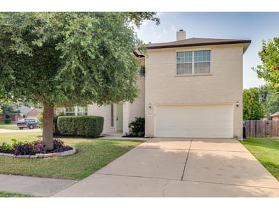 Living area at 2700 Mission Tejas Dr - 5 bed 3 bath home