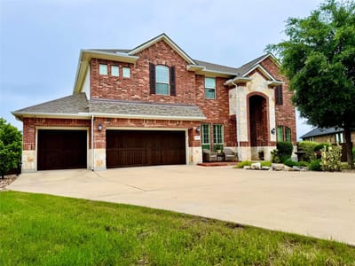 Living area at 2801 Mossy Springs DR - 5 bed 3 bath home