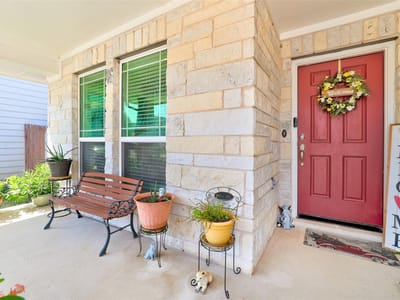 Living area at 281 Gaida LOOP - 3 bed 2 bath home