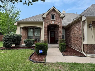 Living area at 2900 Winding Shore LN - 4 bed 2 bath home
