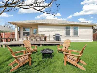Living area at 3005 Hawks Swoop TRL - 4 bed 2 bath home