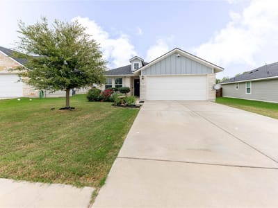 Living area at 303 Schuyerville DR - 2 bed 2 bath home