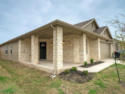 Living area at 305  ELM CREEK Dr - 4 bed 2 bath home