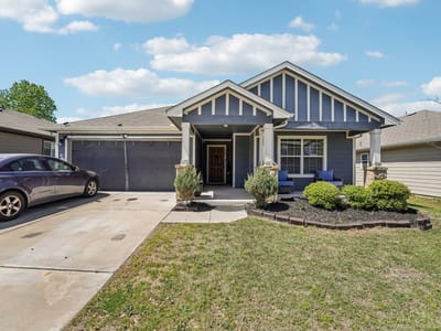 Living area at 308 Nueces River Trl - 4 bed 2 bath home