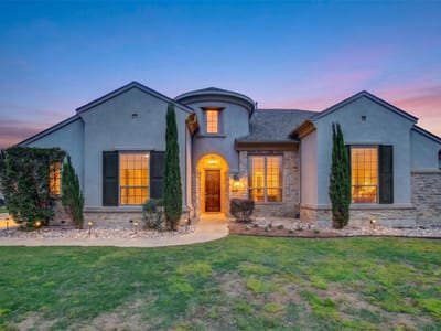 Living area at 312 Flintlock Dr - 4 bed 3 bath home