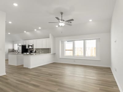 Living area at 314 Bay Breeze DR - 3 bed 2 bath home