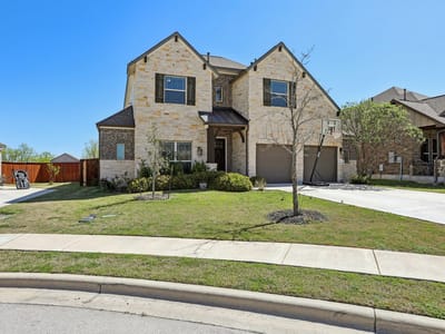 Living area at 316 Leon Loop - 4 bed 3 bath home
