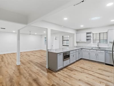 Living area at 326 Pine View LOOP - 4 bed 3 bath home
