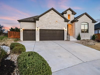 Living area at 332 Axis Loop - 4 bed 3 bath home