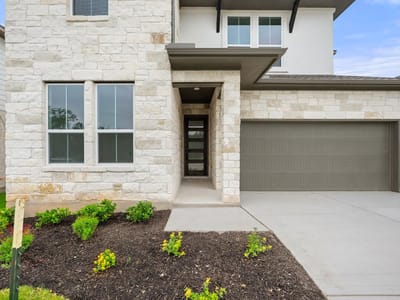 Living area at 368 Heritage Forest Parkway - 5 bed 3 bath home