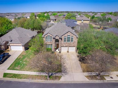 Living area at 376 Sweet Gum Dr - 5 bed 3 bath home