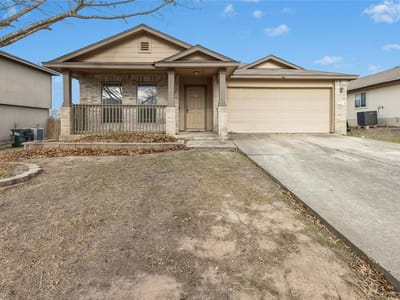 Living area at 386 Paddington Dr - 4 bed 2 bath home
