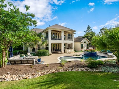 Living area at 3925 Veneto CIR - 5 bed 4 bath home