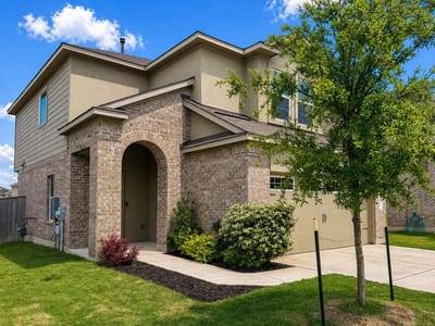 Living area at 400 Canley Loop - 3 bed 2 bath home
