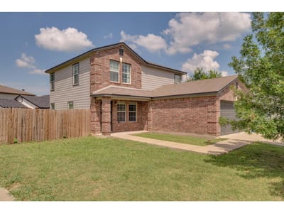 Living area at 401  Blanco Woods Blvd - 3 bed 2 bath home