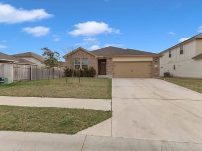 Living area at 405 Grasslands Trl - 4 bed 3 bath home