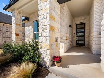 Living area at 405 Mountain Sky Bnd - 4 bed 2 bath home