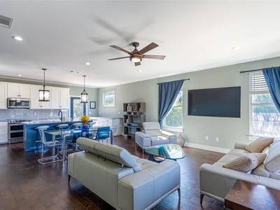 Primary bedroom at 410 Summit Ridge DR - 4 bed 2 bath home