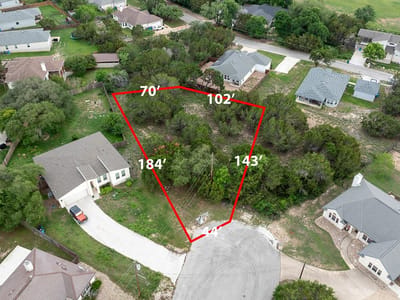 Primary bedroom at 4101 Hillside Cir - Country Club Estates Sec 07, Lago Vista, TX