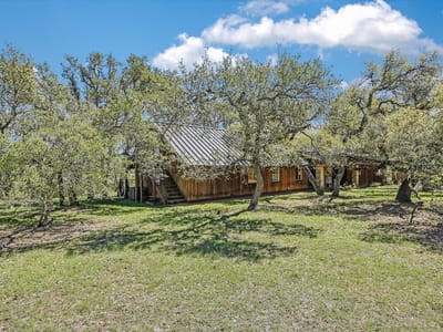 Living area at 411 Whitetail Ridge Rd - Whitetail Ranch, Dripping Springs, TX