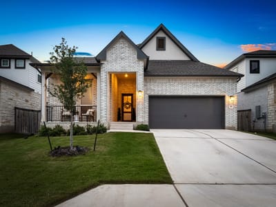 Living area at 416 Crescent Heights DR - 4 bed 3 bath home