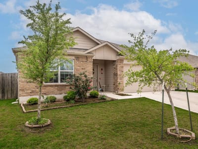 Living area at 423 Bluejack Way - 4 bed 3 bath home
