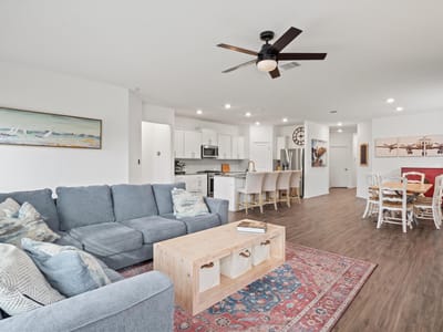 Living area at 424 Wolf Springs Rd - 3 bed 2 bath home