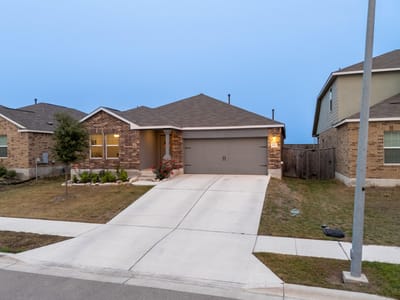 Living area at 440 Sebring CIR - 4 bed 2 bath home