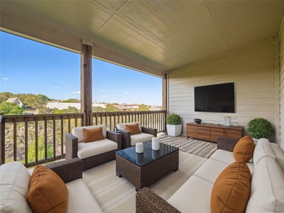 Living area at 507 Venture Blvd S - 3 bed 2 bath home
