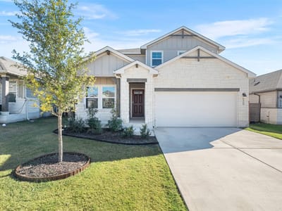 Living area at 520 Loriner WAY - 4 bed 2 bath home