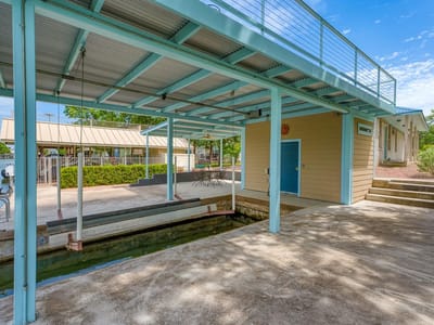 Primary bedroom at 521 E Briarway DR - 3 bed 2 bath home