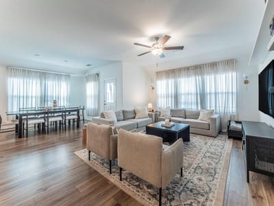 Living area at 524 Sebring Cir - 4 bed 3 bath home