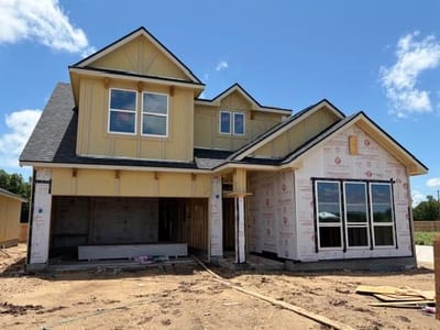 Living area at 540 Gus Loop - 5 bed 4 bath home