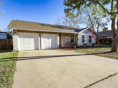 Kitchen at 603 Parkview DR - 4 bed 3 bath home