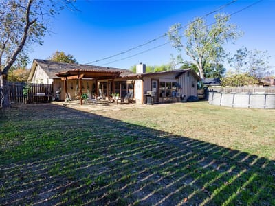 Primary bedroom at 603 Parkview DR - 4 bed 3 bath home