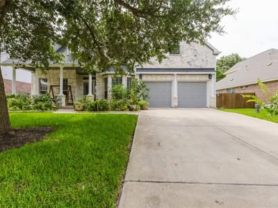 Living area at 608 Stansted Manor Dr - 5 bed 3 bath home